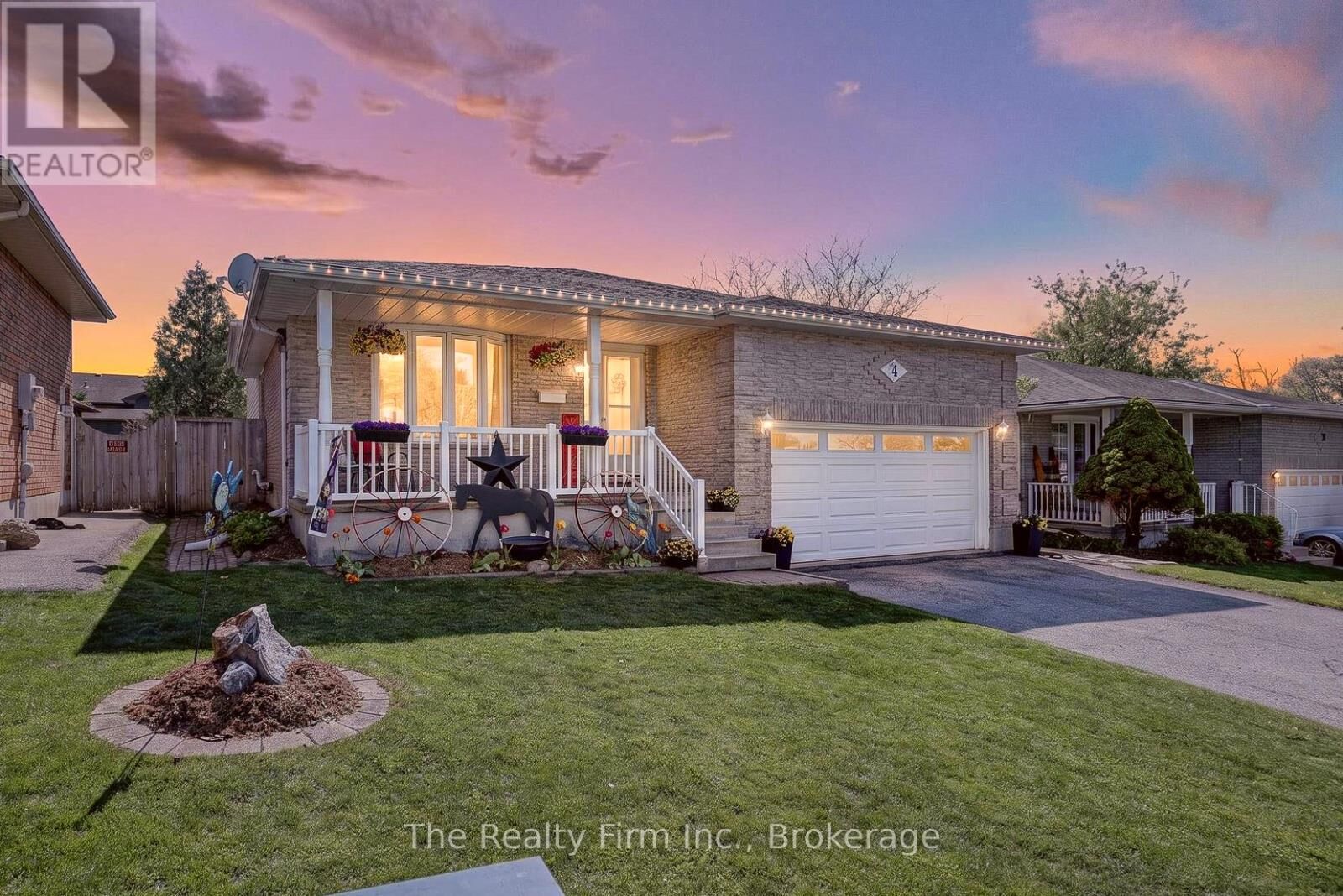 Property Photo:  5 Marshall Court  ON N5C 3Z7 