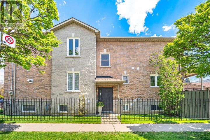 Property Photo:  189 Aileen Avenue  ON M6M 1G1 