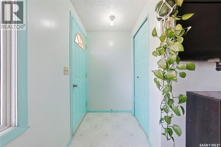 Property Photo:  301 Clover Avenue  SK S0K 1E0 