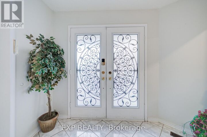 Property Photo:  211 Sophia Road  ON L3S 4C5 