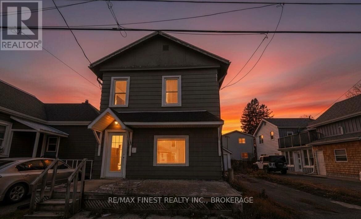 Property Photo:  80 Main Street  ON K7K 3Y8 