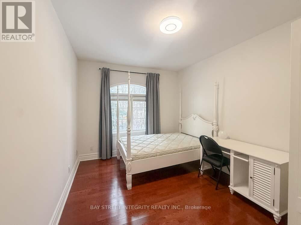 Property Photo:  275 Estelle Avenue Unit A  ON M2N 5J4 