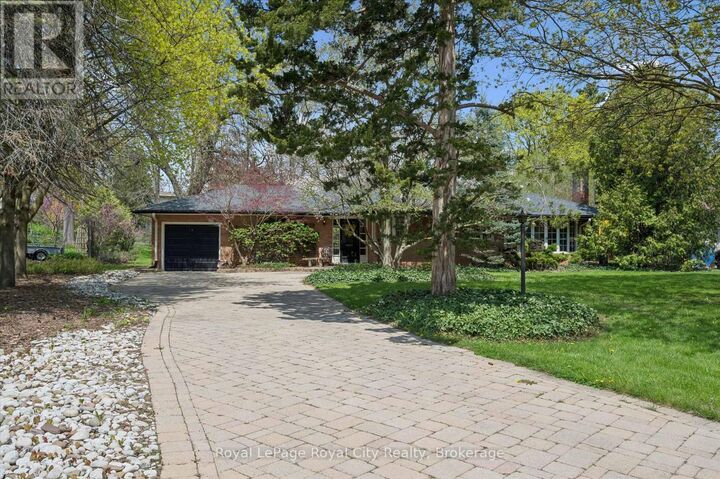 Property Photo:  29 Lynwood Place  ON N1G 2V9 