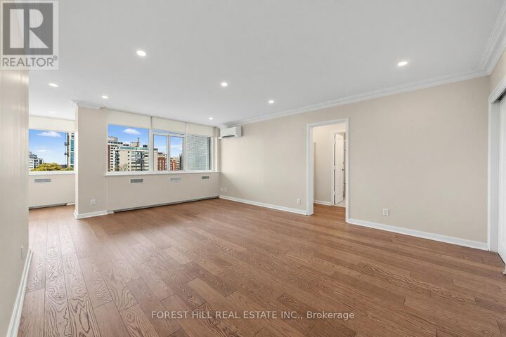 Property Photo:  561 Avenue Road 906  ON M4V 2J8 