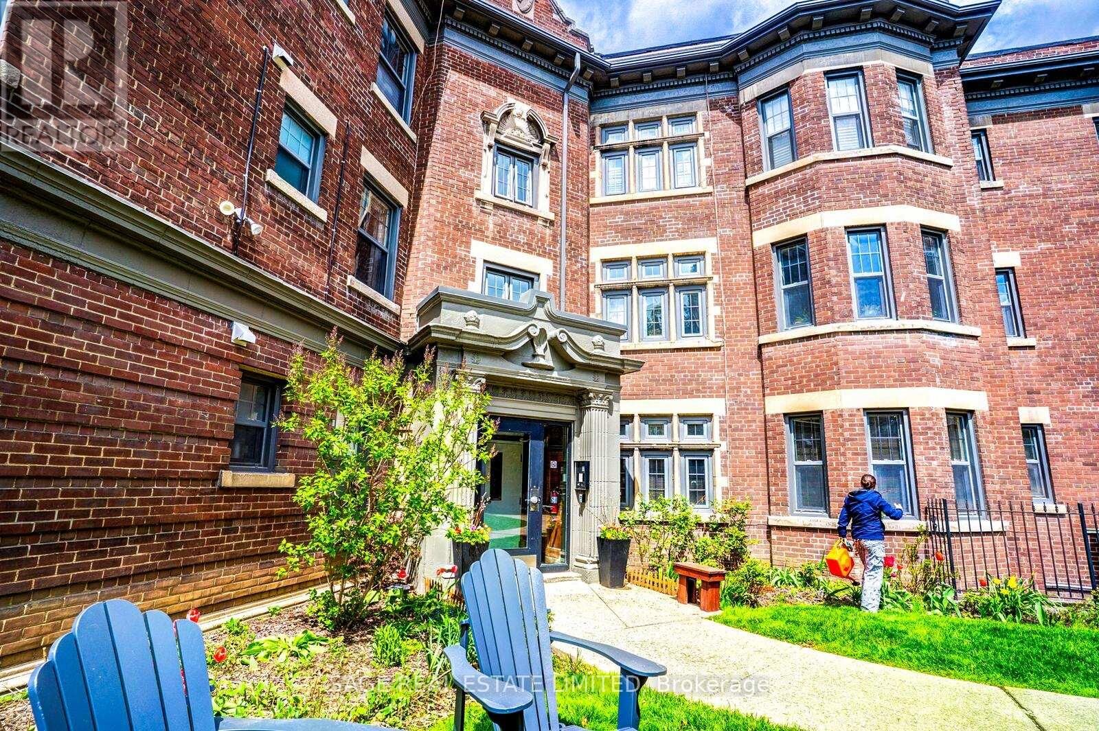 Property Photo:  48 Lawton Boulevard 9  ON M4V 1Z5 