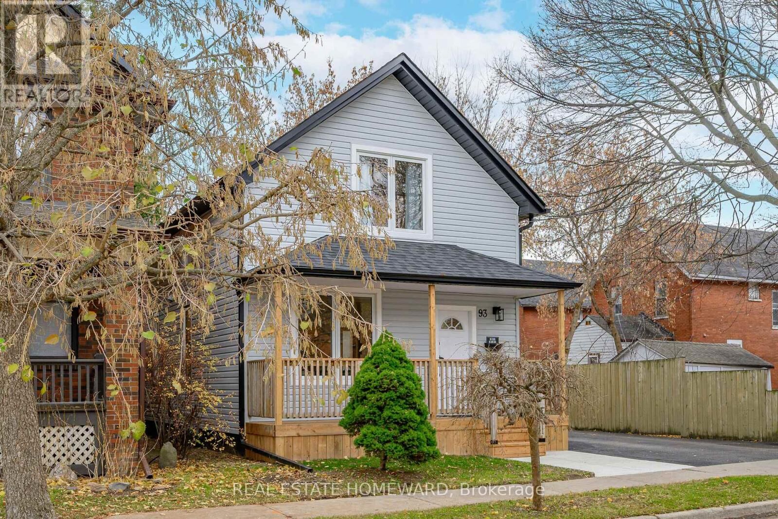 Property Photo:  93 Agnes Street  ON L1G 1V3 