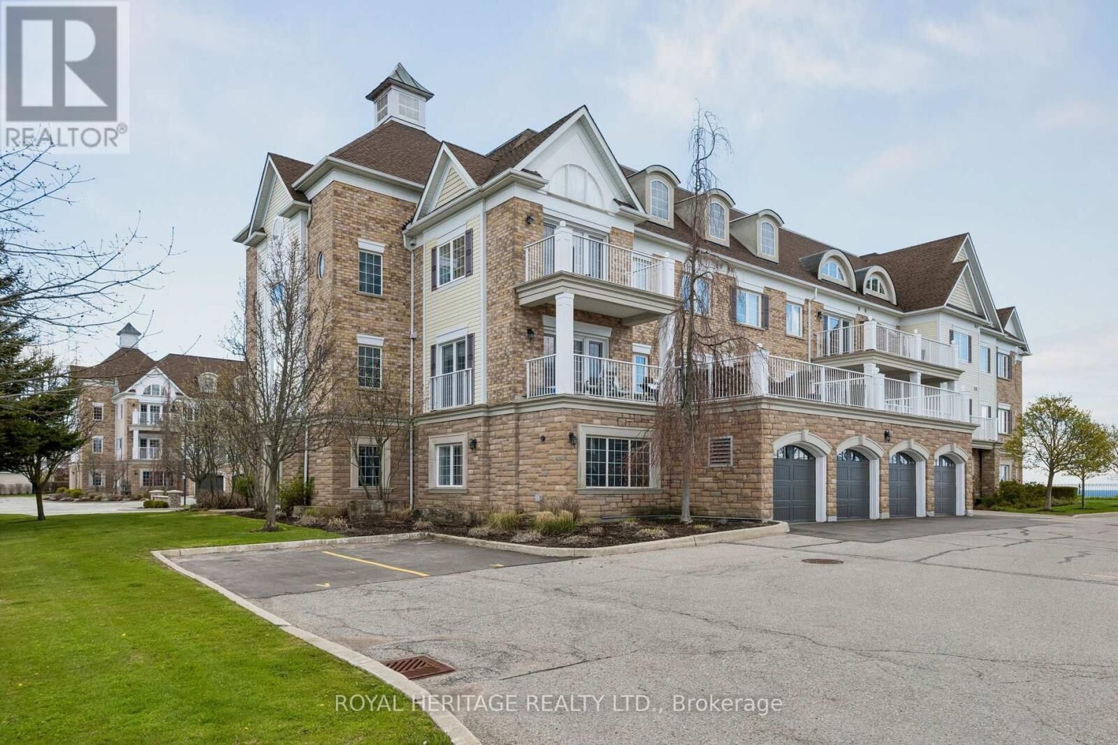 Property Photo:  385 Lakebreeze Drive 101  ON L1B 1P5 