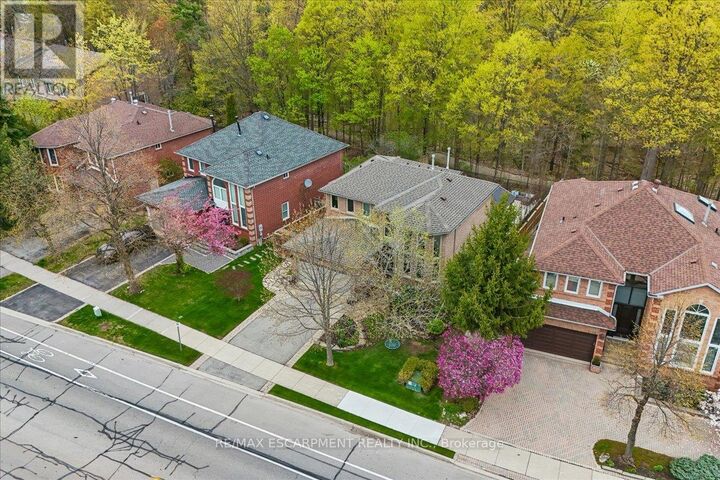 Property Photo:  1257 McCraney Street East  ON L6H 3A3 