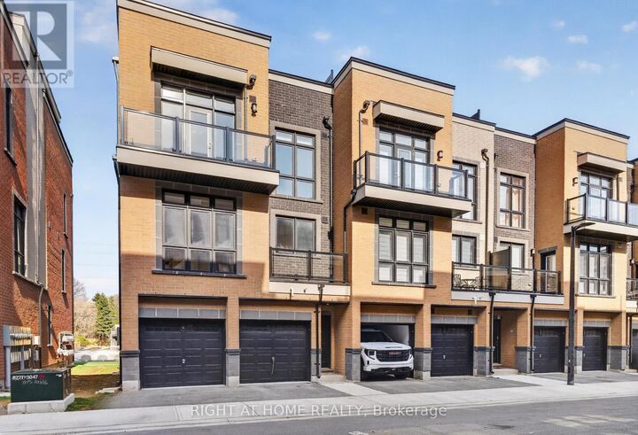 Property Photo:  12860 Yonge Street 1  ON L4E 1J4 