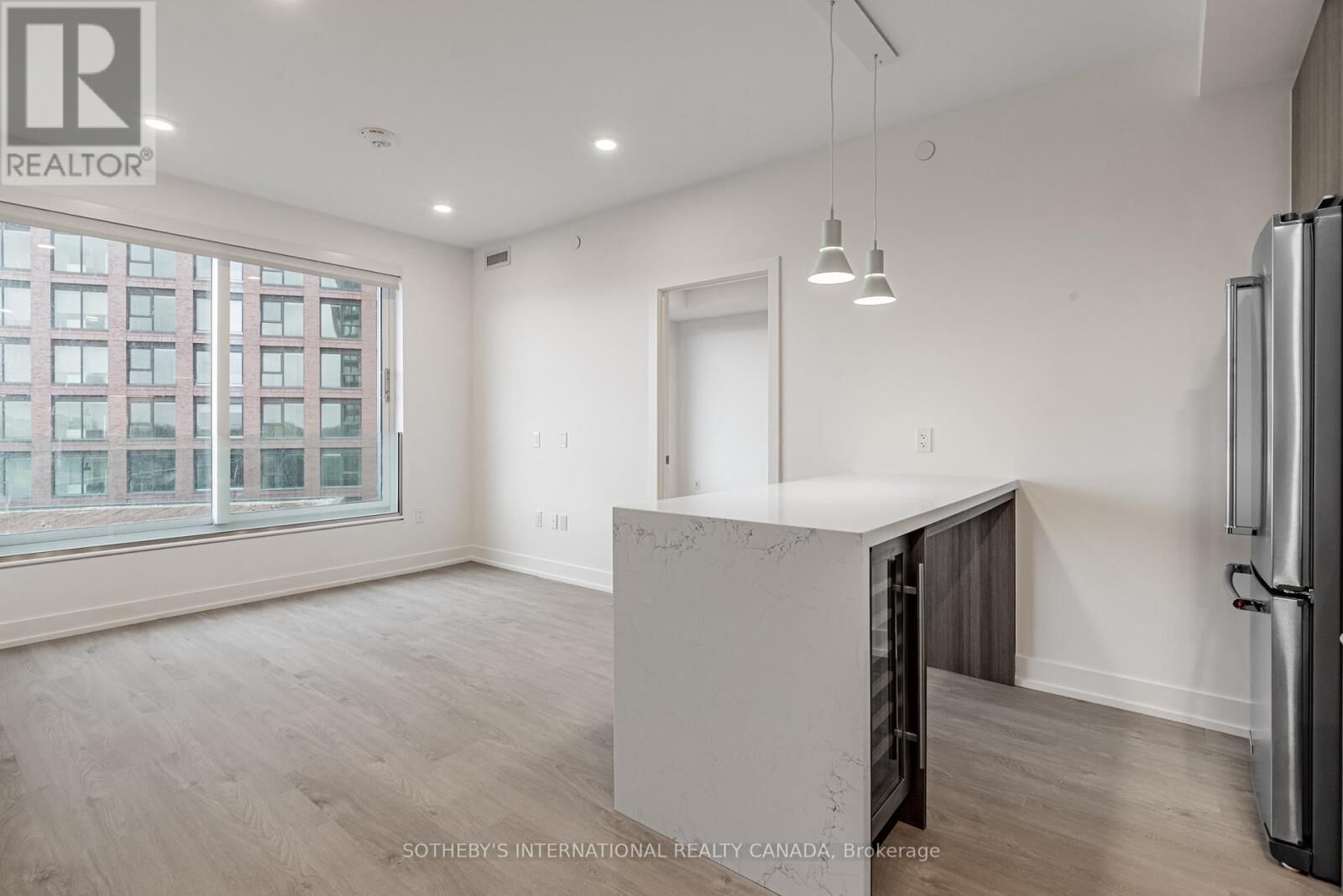 Property Photo:  31 York Garden Way 1001  ON M6A 2V1 