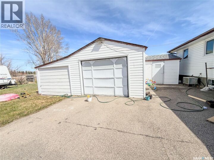 Property Photo:  128 9th Avenue E  SK S0A 2P0 