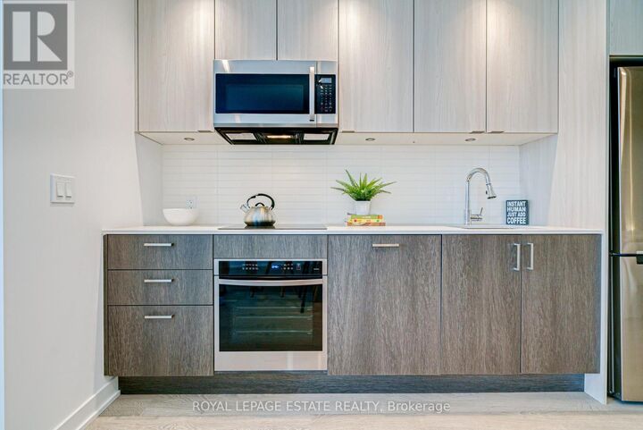Property Photo:  1926 Lake Shore Boulevard West 1711  ON M6S 1A1 