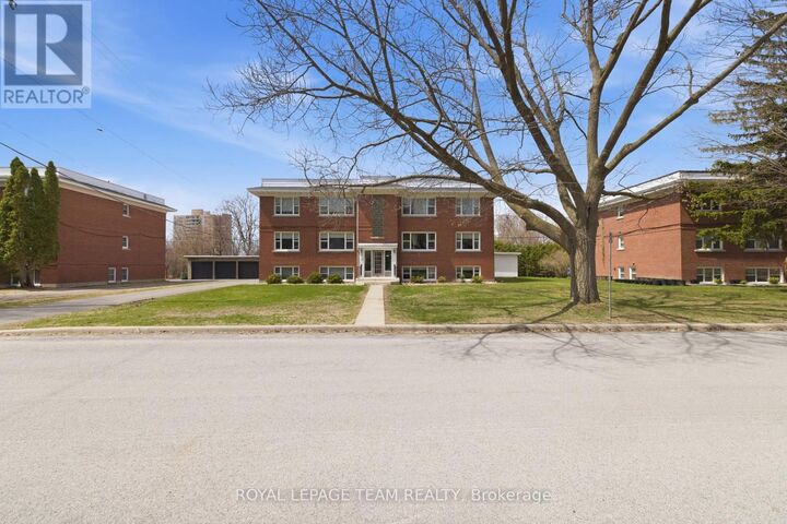 Property Photo:  2164 Blossom Drive  ON K1H 6G8 