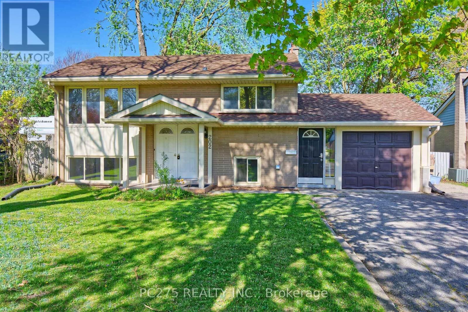 Property Photo:  202 Michaelmas Street  ON N5Y 1N1 