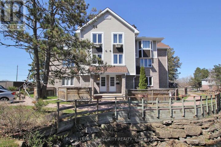 Property Photo:  3 Stonebank Crescent 10  ON K2H 9M2 