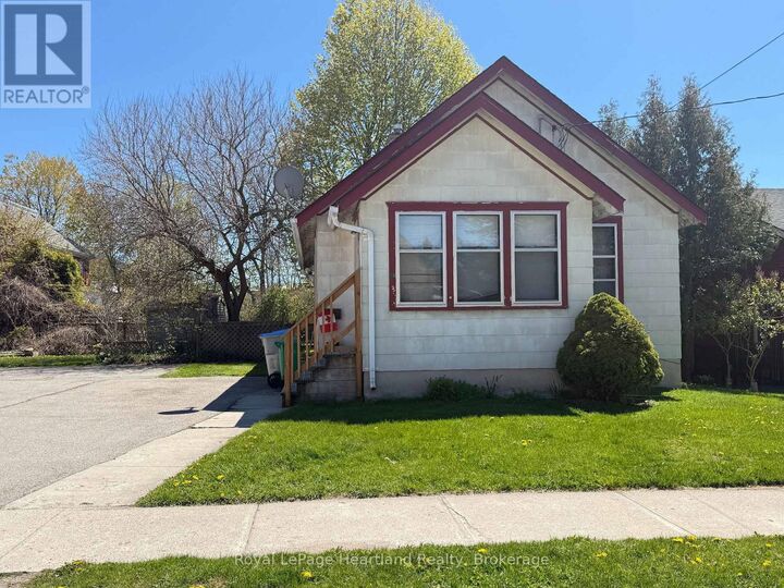 Property Photo:  15 Nelson Street West  ON N7A 2M2 