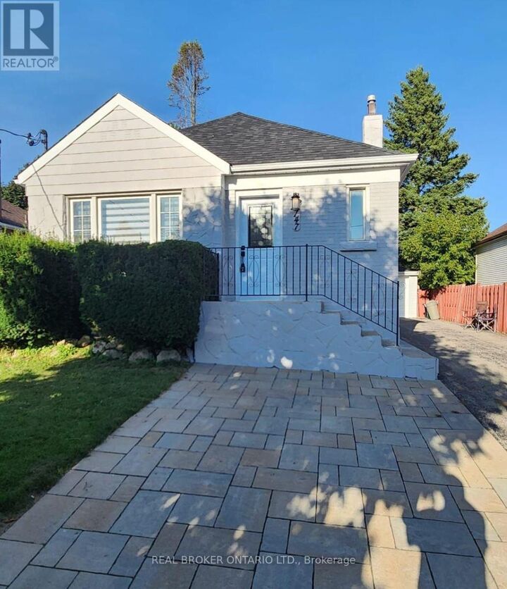 Property Photo:  147 Lasalle Avenue Upper  ON L1H 5Y4 