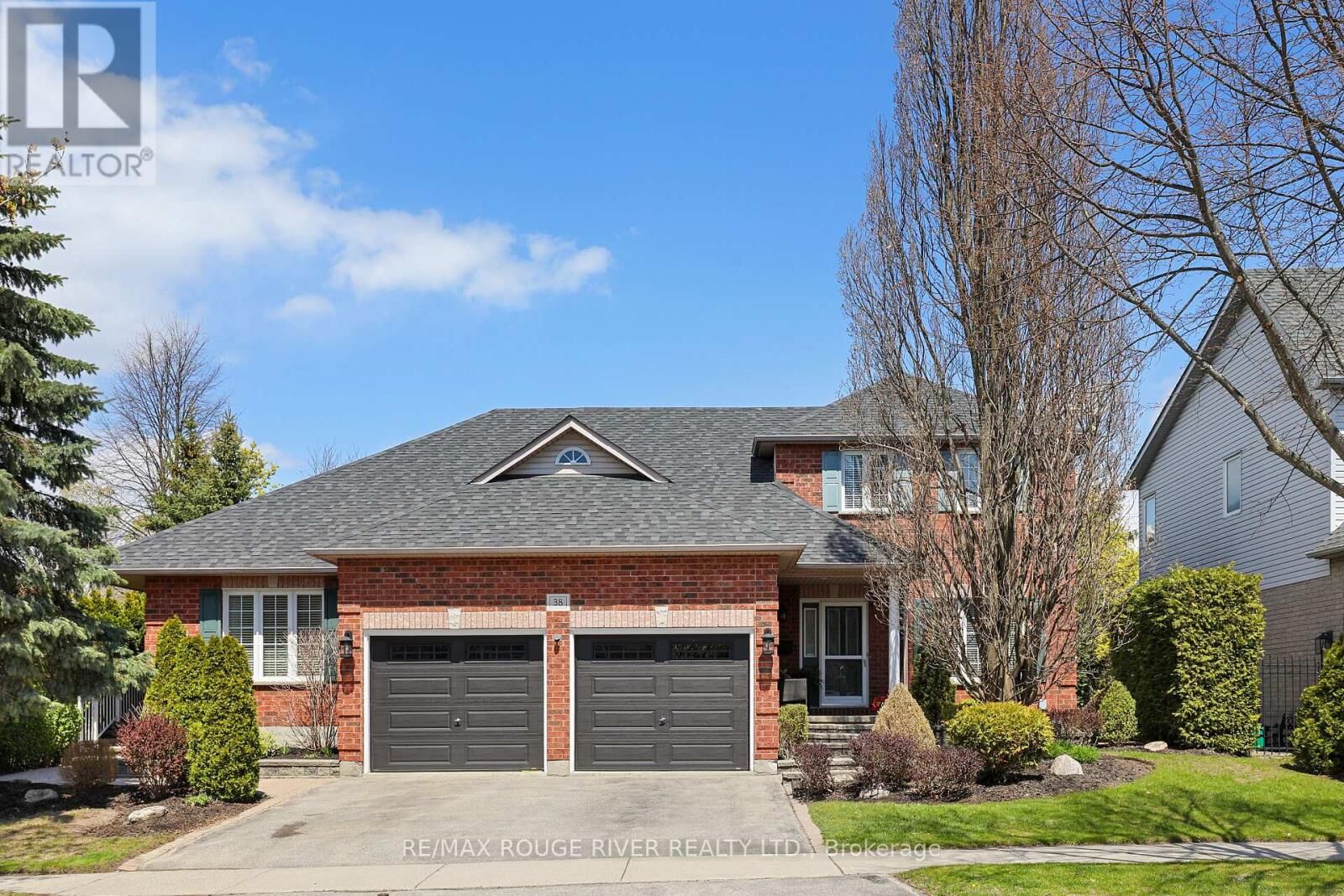 Property Photo:  38 Worthington Drive  ON L1E 3A5 