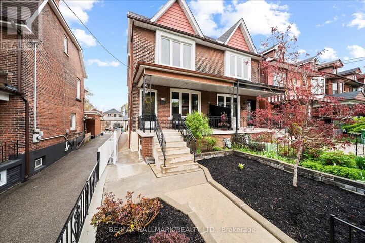 Property Photo:  454 Concord Avenue  ON M6H 2P8 