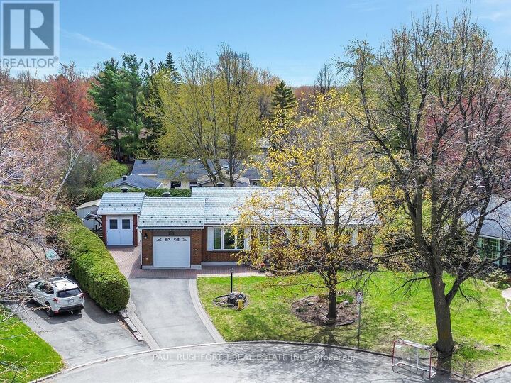 Property Photo:  8 Teakwood Court  ON K1K 4B4 