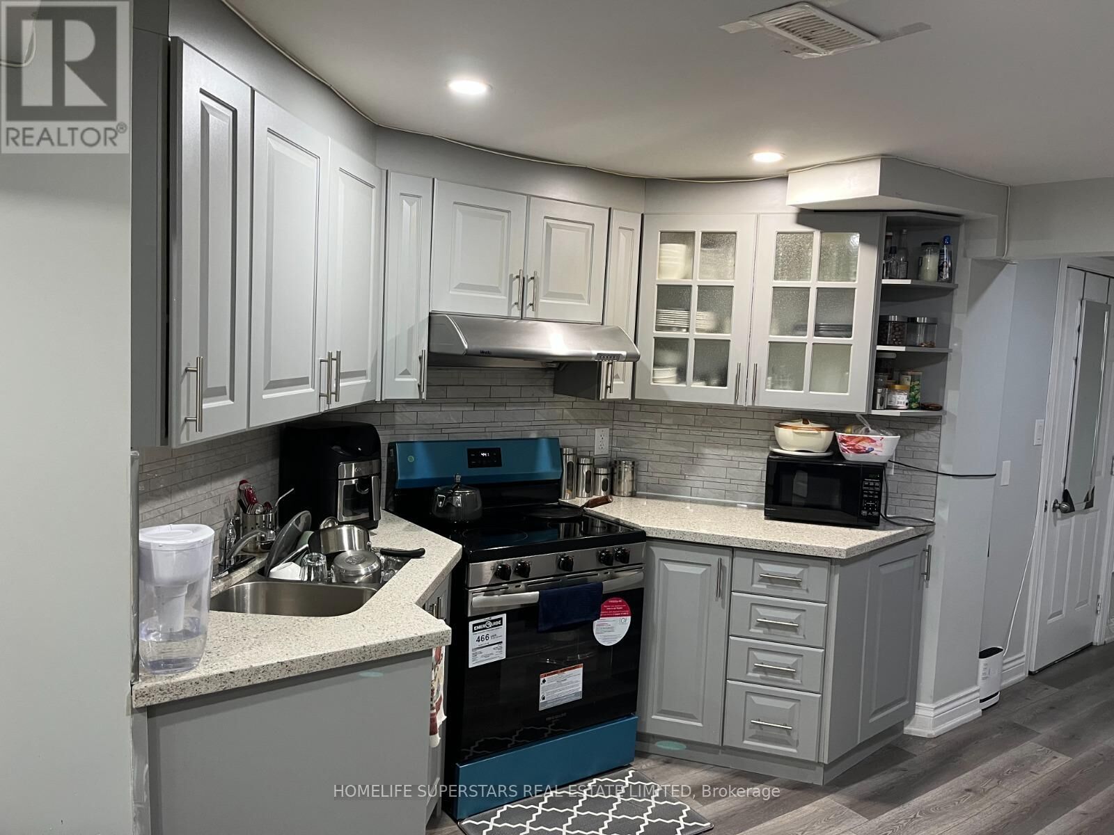 Property Photo:  35 Wardenwood Drive  ON L6R 3W4 