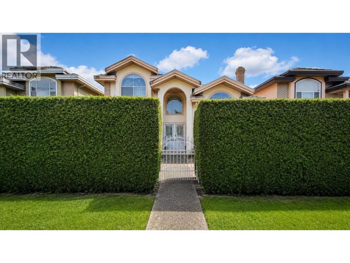 Photo de la propriété:  6400 Granville Avenue  BC V7C 1G1 