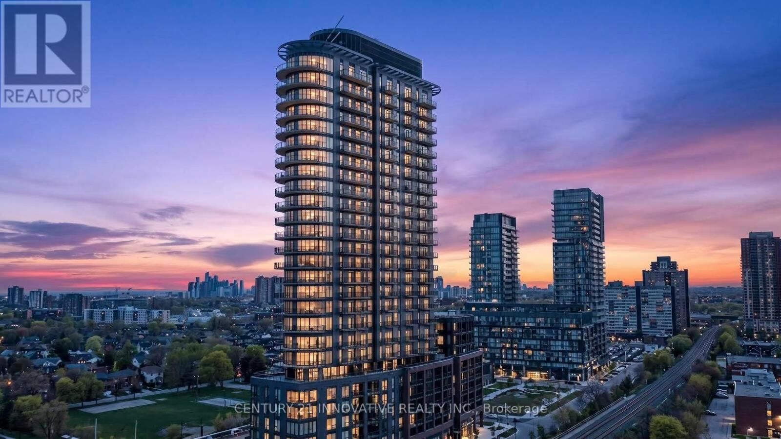 Property Photo:  1185 Dupont Street 1904  ON M6H 1A5 