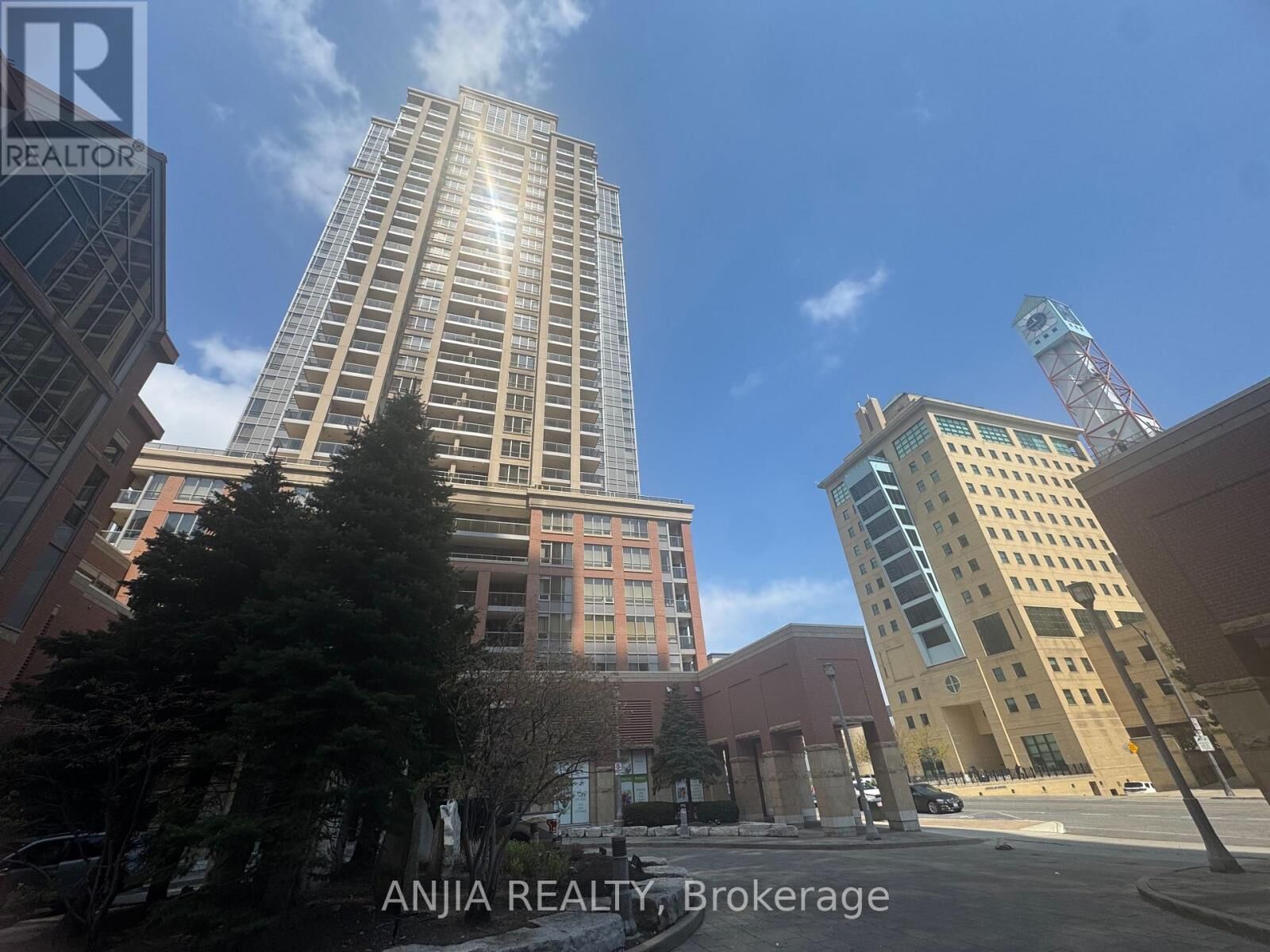 Property Photo:  4090 Living Arts Drive 1901  ON L5B 4M8 