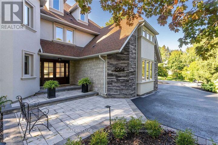 Property Photo:  2064 Almira Court  ON L5H 4A5 