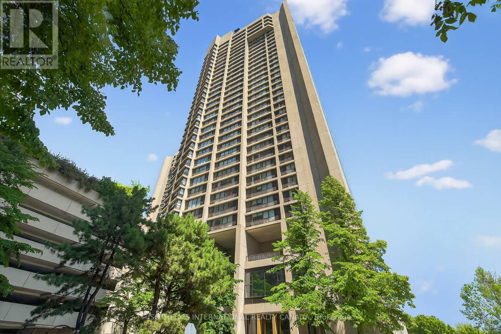 Property Photo:  33 Harbour Square 1423  ON M5J 2G2 