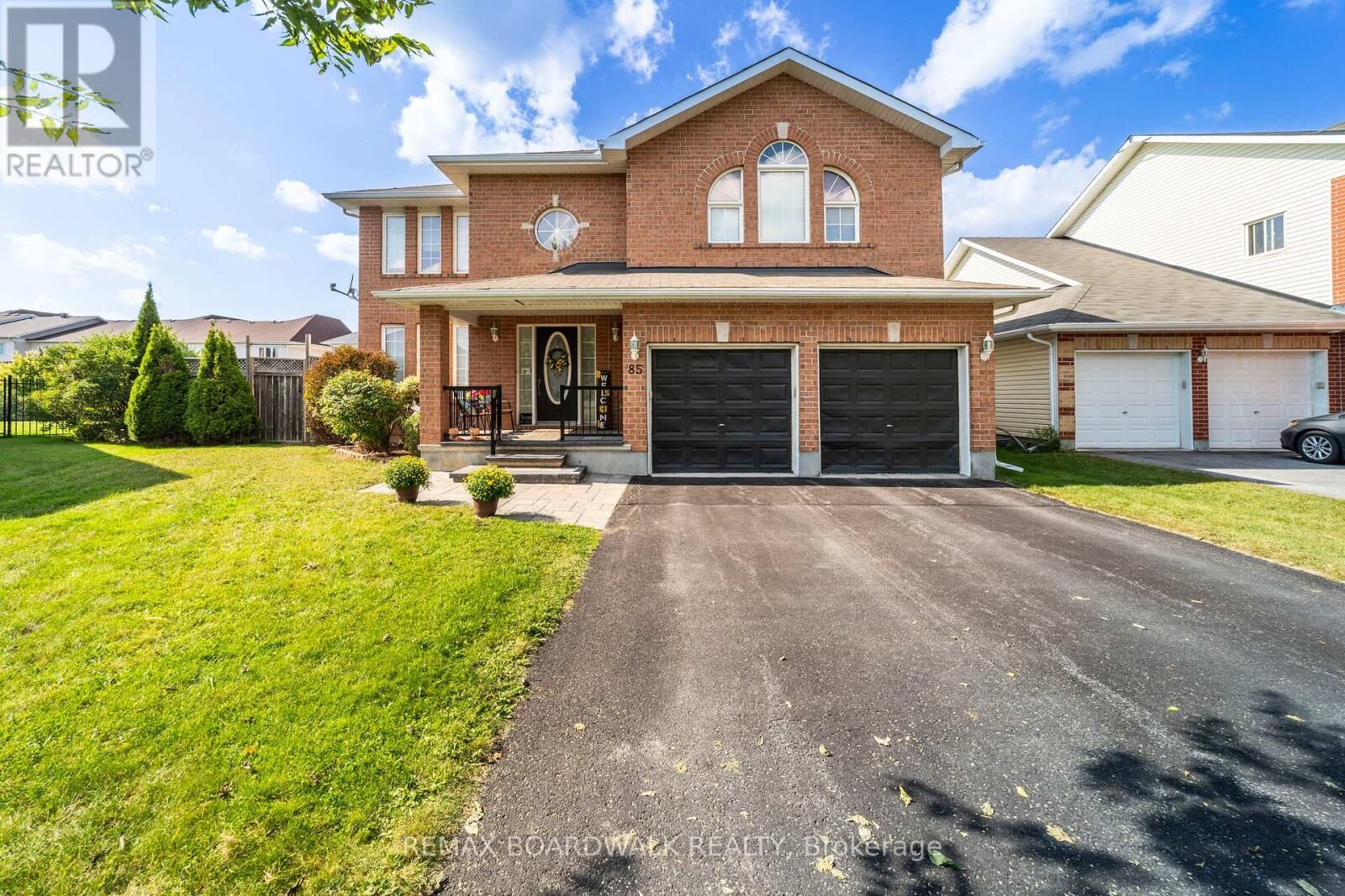 Property Photo:  85 Woliston Crescent  ON K2W 1G2 