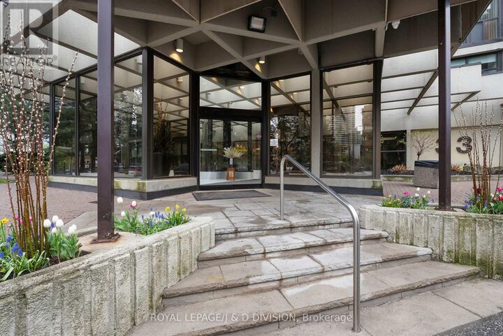 Property Photo:  33 Elmhurst Avenue 1201  ON M2N 6G8 