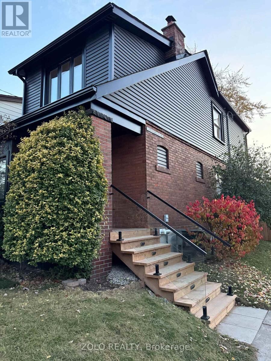 Property Photo:  98 Woodmount Avenue  ON M4C 3Y2 