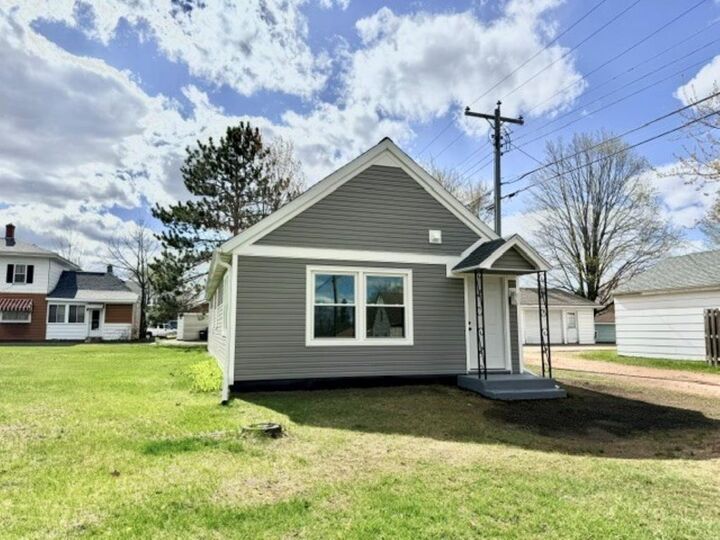 Property Photo:  704 Spruce Street  WI 54452 