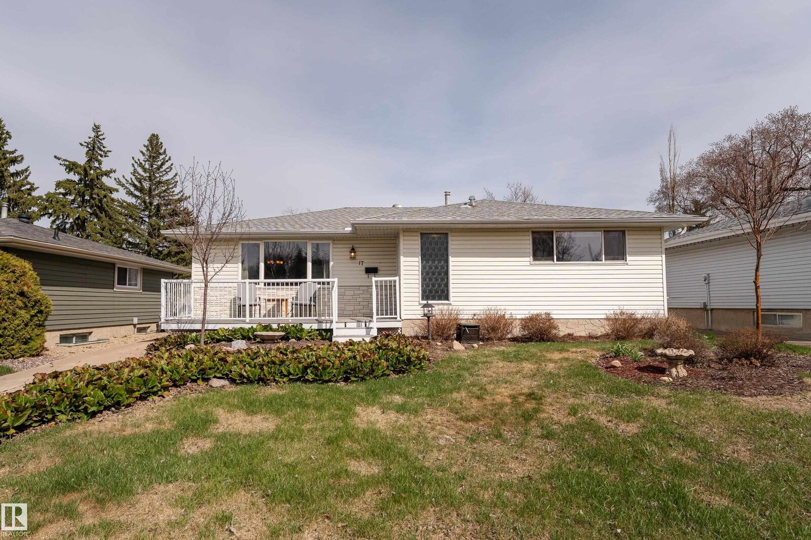 Property Photo:  17 Meredian Road  AB T8A 0N5 