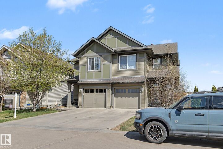 Property Photo:  1747 Chapman Way SW  AB T6W 2E8 