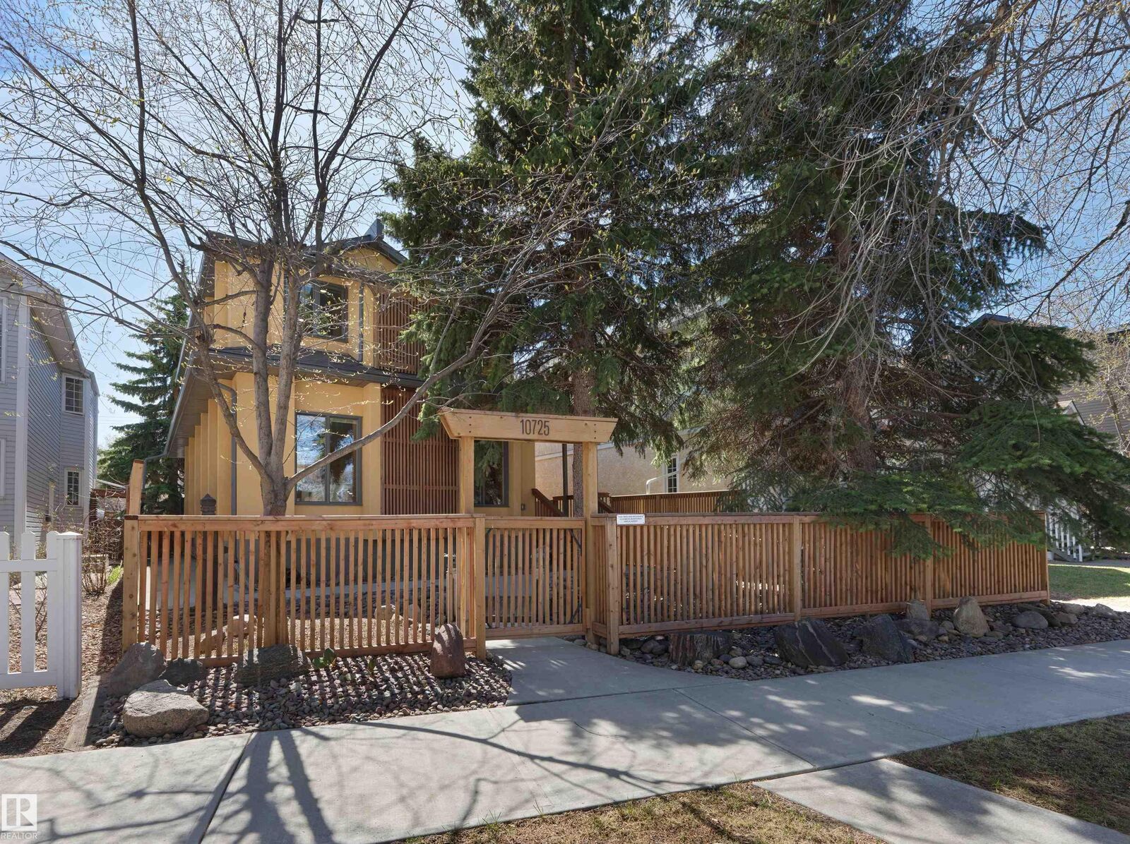 Property Photo:  10725 University Avenue NW  AB T6E 4P8 