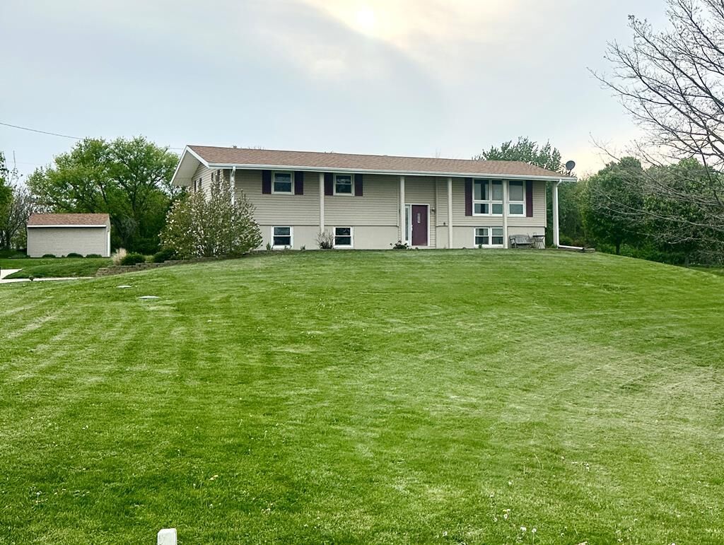 Property Photo:  2607 Nelson Ave  IA 50569 