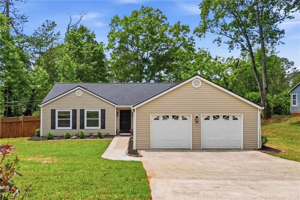 Property Photo:  142 River Oaks Drive  GA 30188 