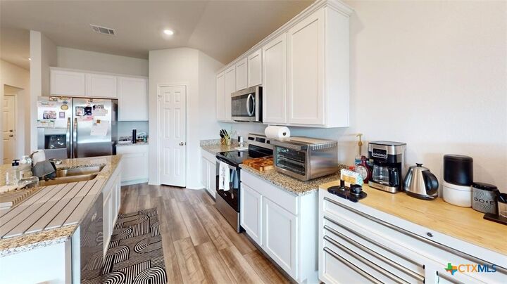 Property Photo:  10016 Avendesora Road  TX 76542 