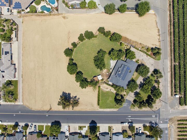 Property Photo: 13935 S Madsen Avenue CA 93631