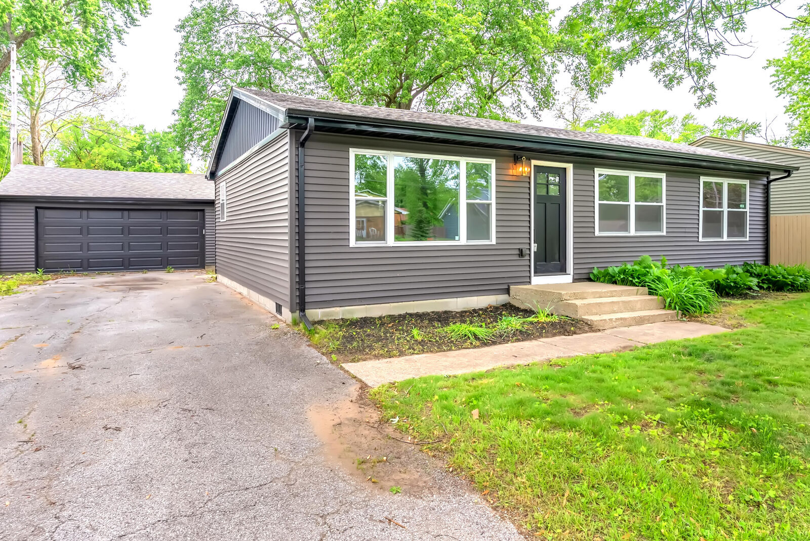 Property Photo: 6091 Mulberry Avenue IN 46368