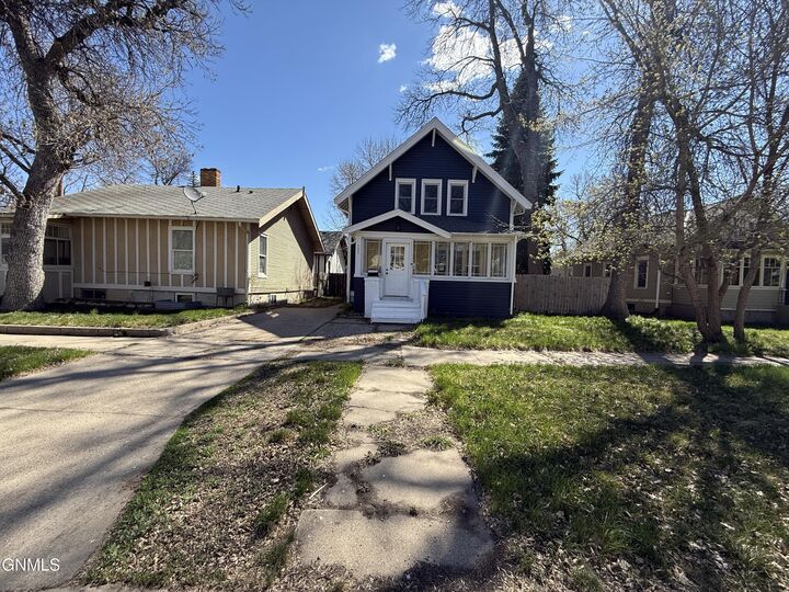 Property Photo:  105 7th Street SE  ND 58701 