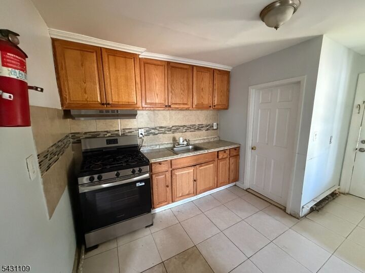 Property Photo:  325 Stebbins Pl 2  NJ 07063 