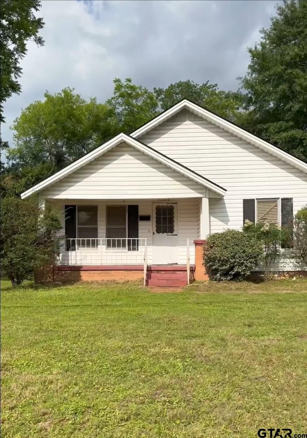 Property Photo: 1302 S Main St TX 75654