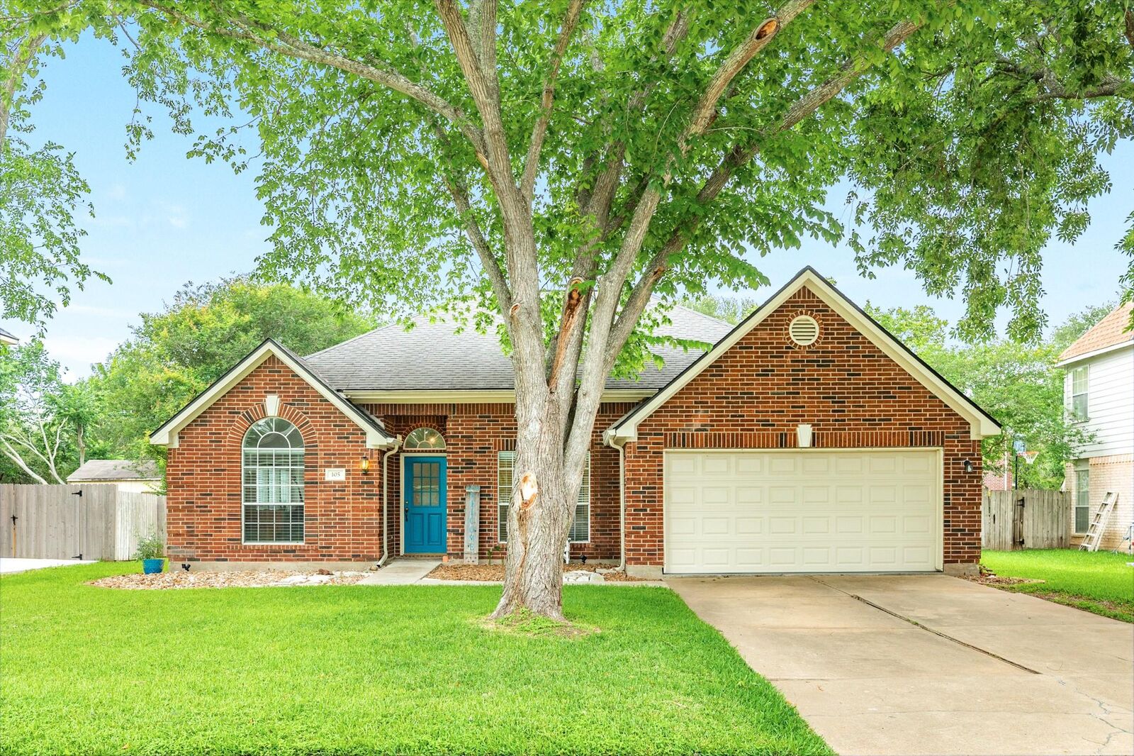 Property Photo: 105 Plum Circle TX 77566