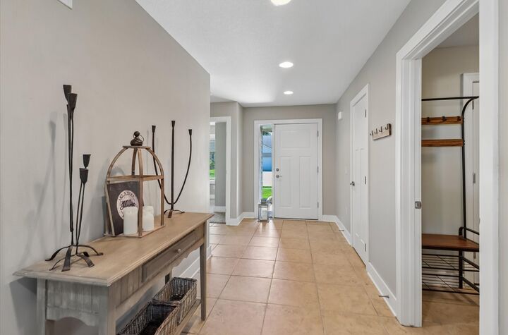 Property Photo:  1706 Court Street  IA 50003 