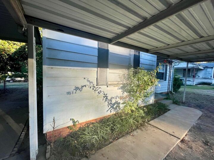 Property Photo:  1222 N 10th Street  TX 75601 