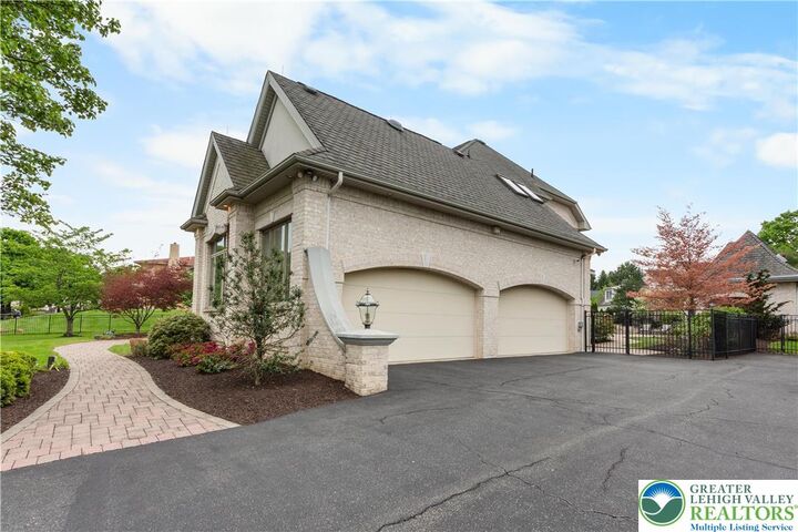 Property Photo:  758 Benner Road  PA 18104 