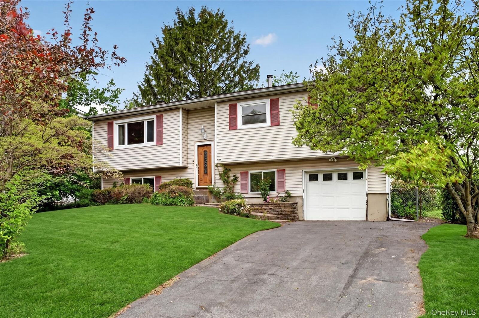Property Photo:  126 Rolling Meadows Road  NY 10940 